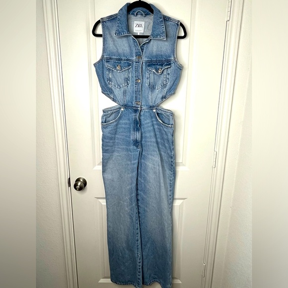 Zara Bloggers Favorite Cut Out
Sleeveless Denim Distressed Jumpsuit Size Medium - Picture 6 of 16
